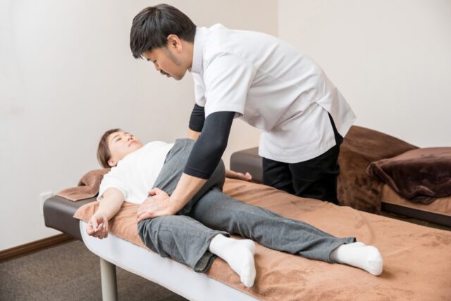 骨盤の歪みを防ぐための正しい姿勢と効果的なケア方法