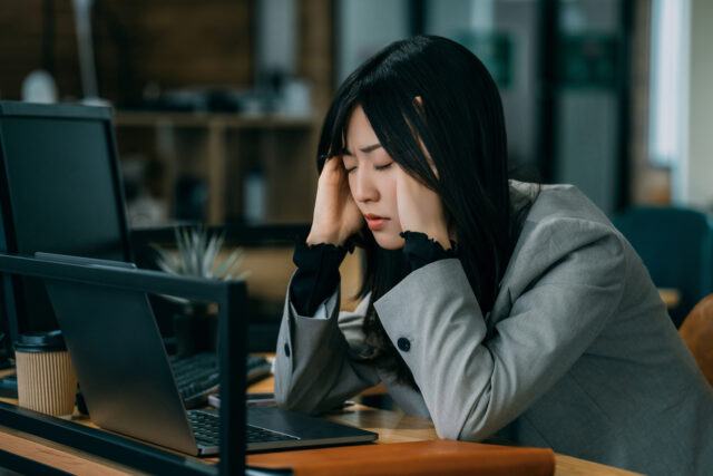 繰り返す頭痛に悩むあなたへ。原因と対策方法を徹底解説